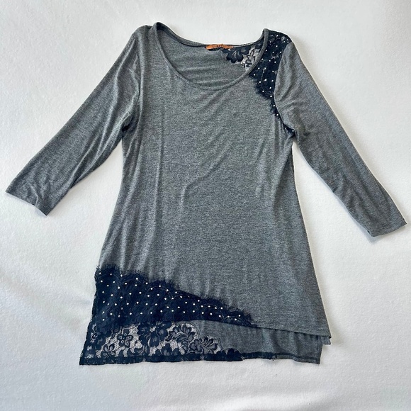 Bellini Women’s Gray & Black Lace Trim Tunic Top 3/4 Sleeve Size Medium - Picture 1 of 6